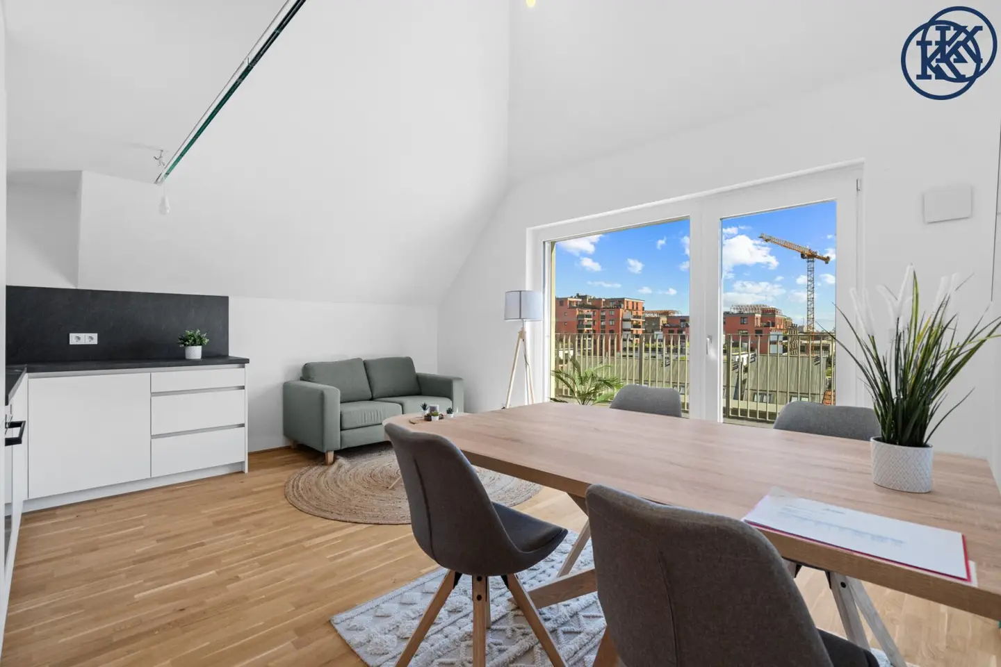 Investors take note: Rented 3-room apartment 10 minutes on foot to U1 Kagraner Platz