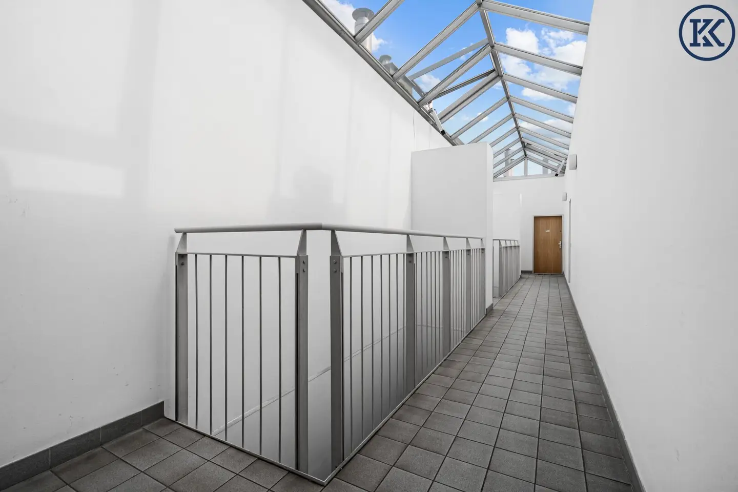 2 Zimmerwohnungen mit großer Terrasse im 8. Stockwerk!