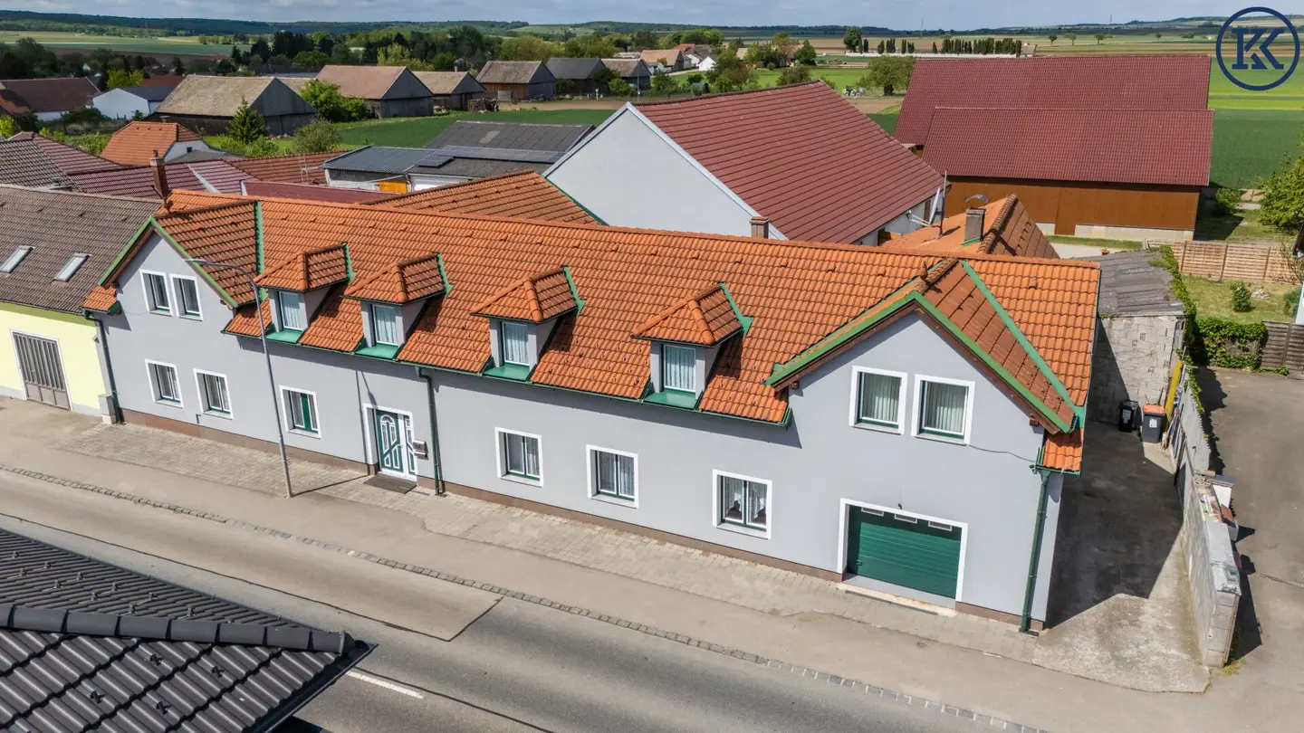 Großzügiges Einfamilien- oder Zweifamilienhaus, das Raum, Ruhe und Wohnqualität vereint.