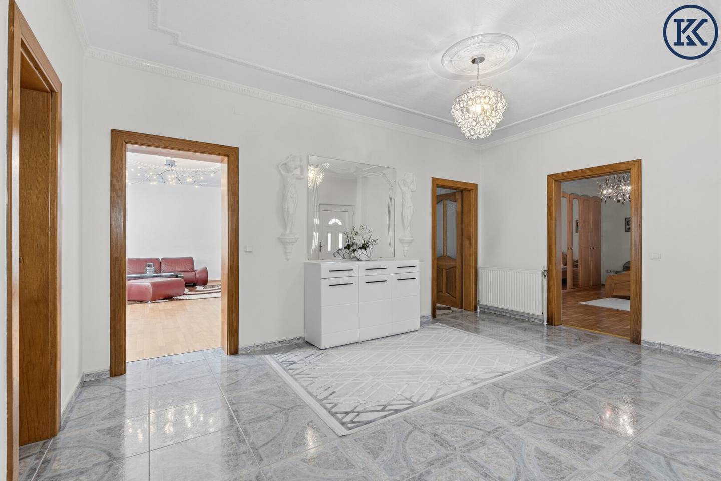 Spacious single-family or two-family house that combines space, tranquility and living quality