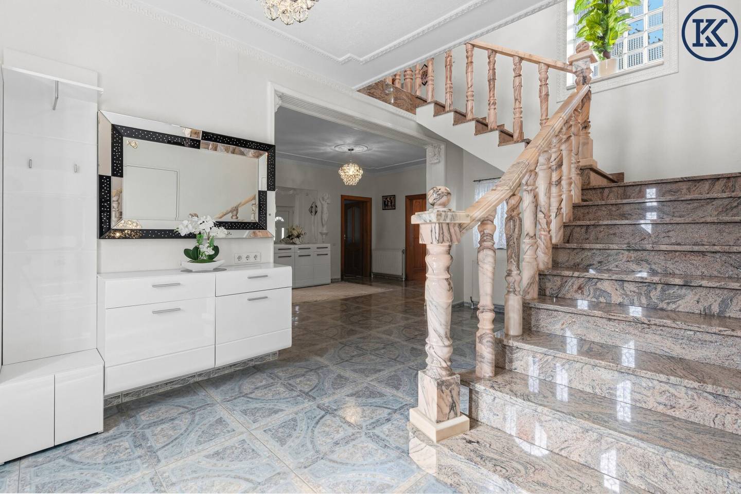 Spacious single-family or two-family house that combines space, tranquility and living quality