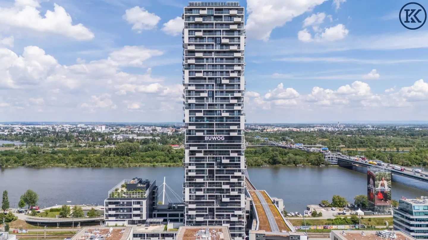 Marina Tower – Living with a View of the Water