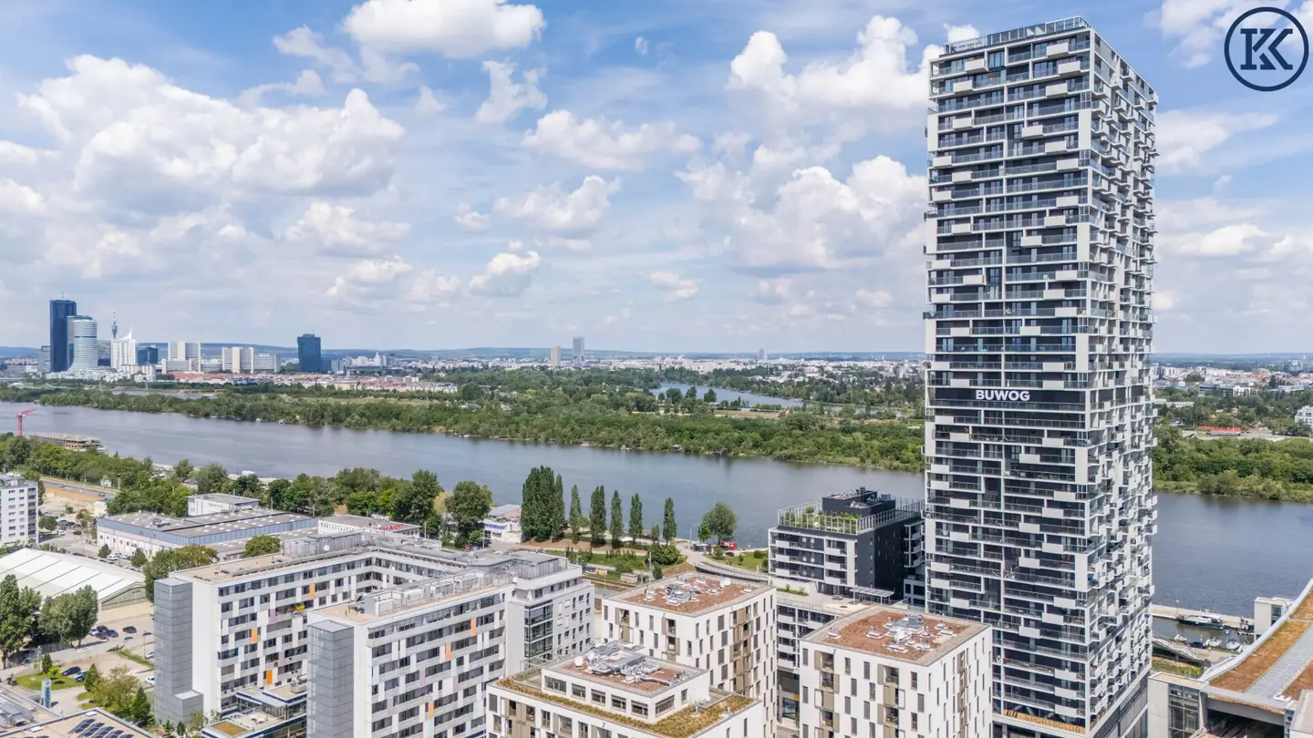 Marina Tower – Living with a View of the Water