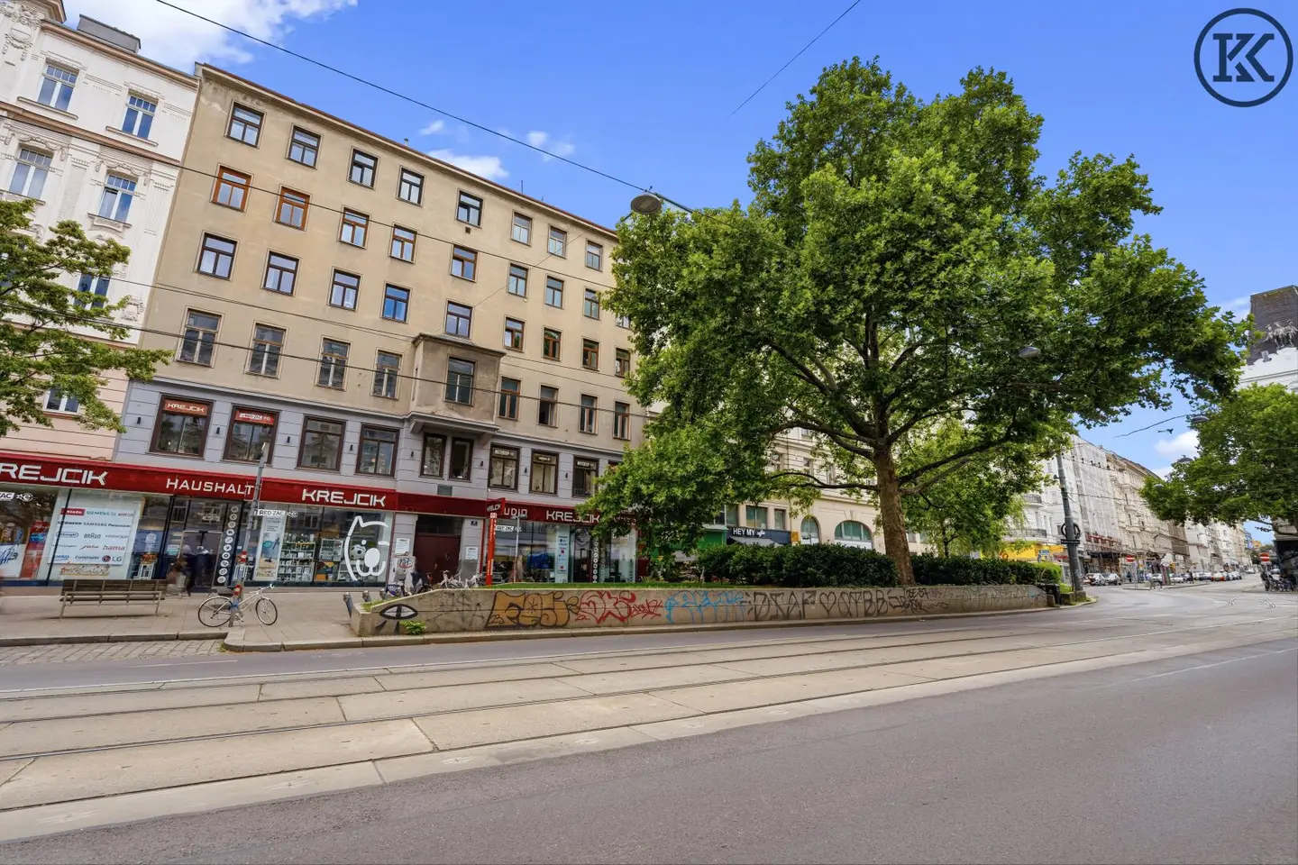 Elegante Altbauwohnung mit Geschichte im Herzen des 8. Bezirks