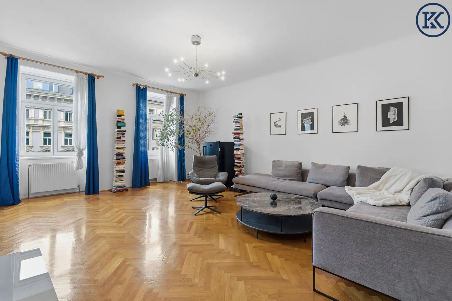Elegant period apartment with history in the heart of the 8th district