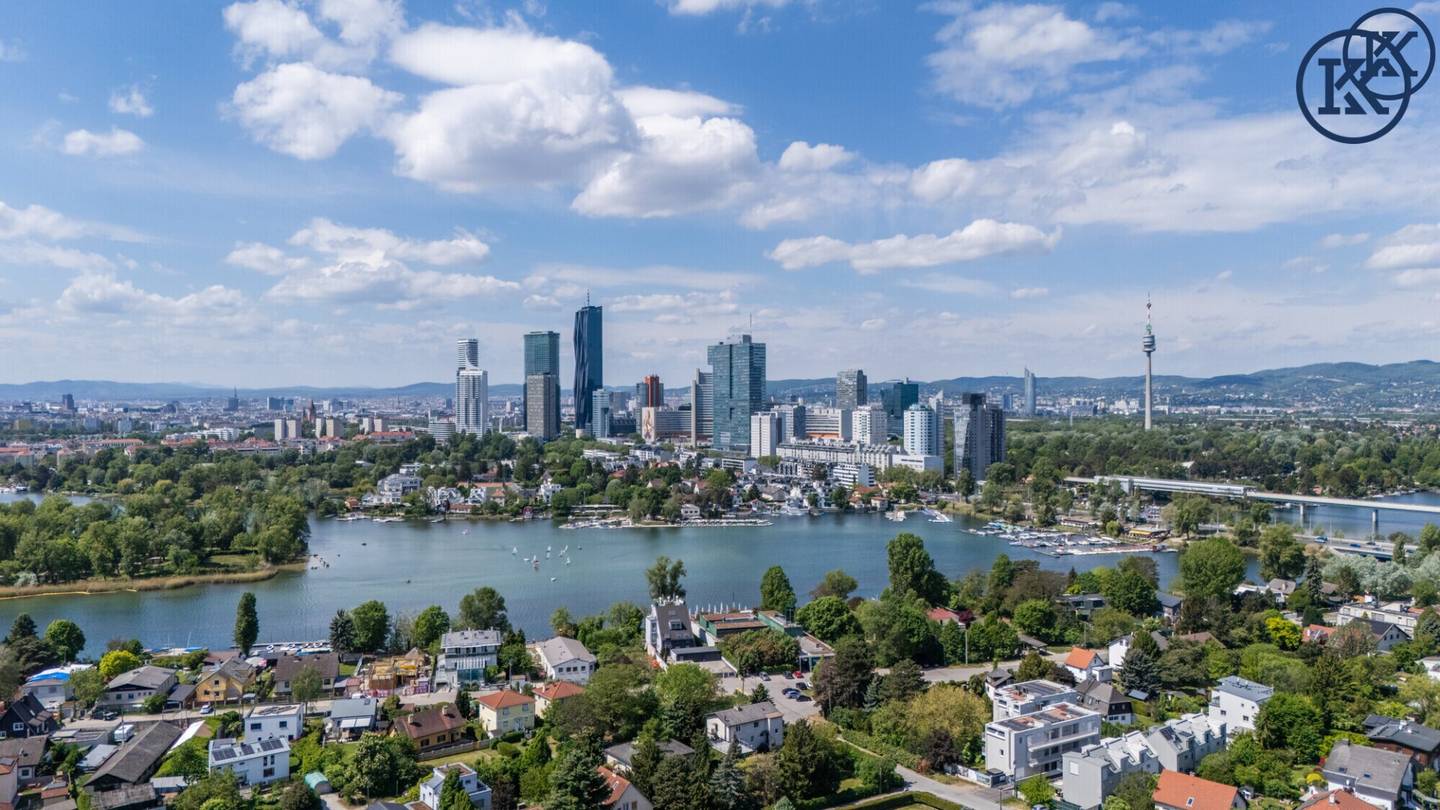 Rooftop Living Redefined – 40 m² of Private Terrace Above Vienna