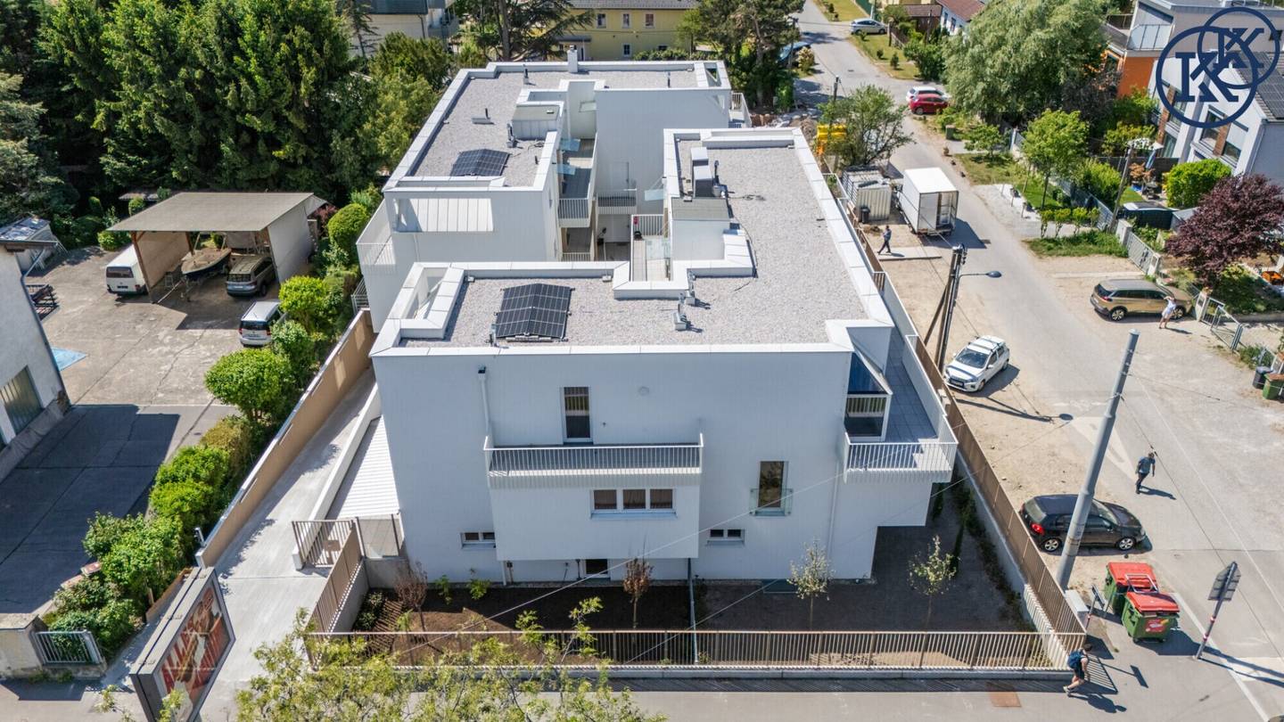 Above the roofs of Vienna: Representative attic apartment with skyline near the Alte Donau