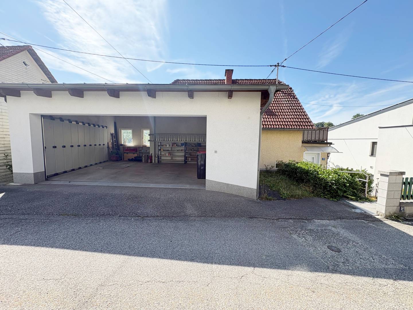 Familienwohnung mit Doppelgarage und Fernblick in grüner Lage