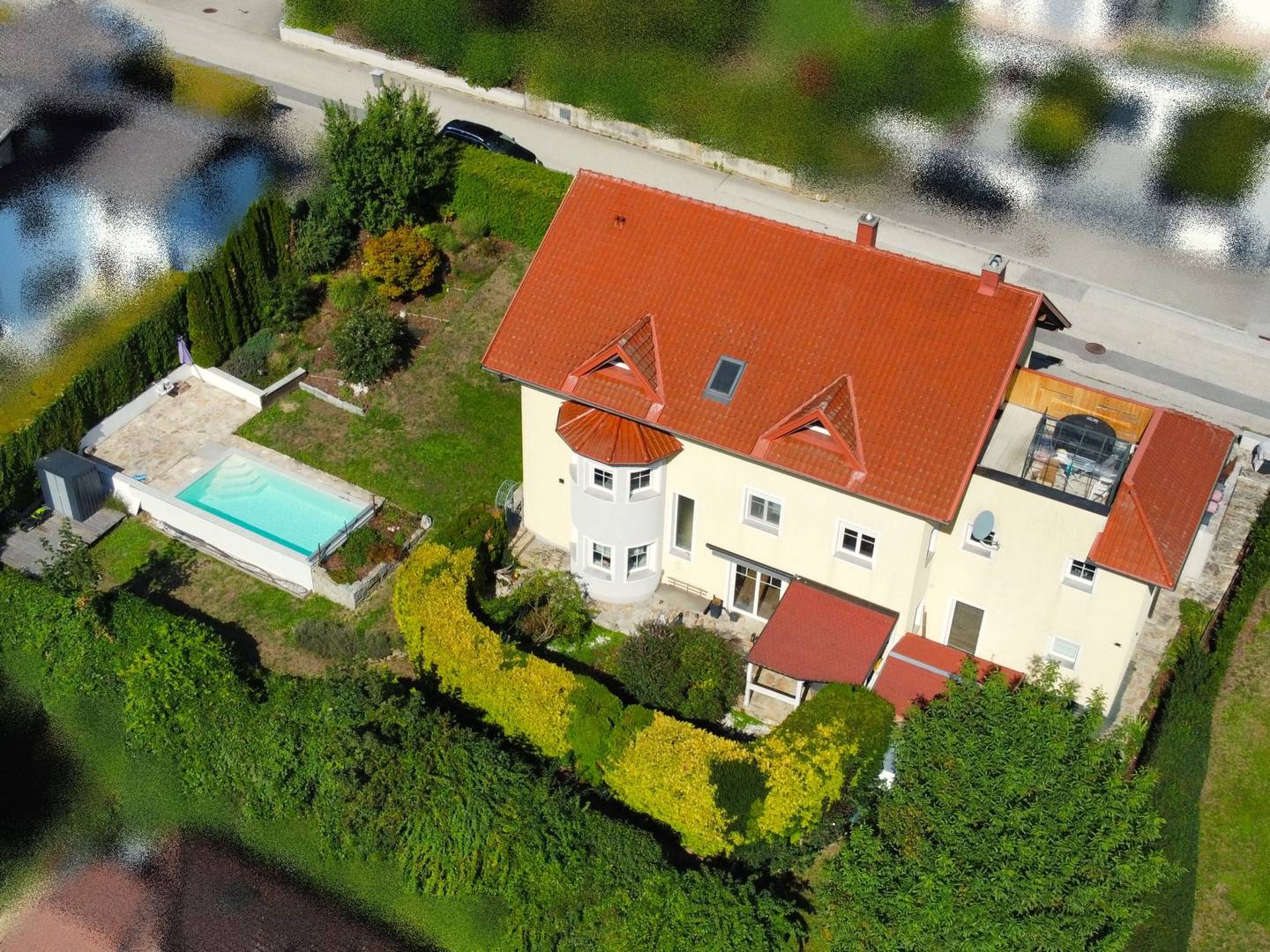 Wohnung mit Pool Garten und Dachterrasse