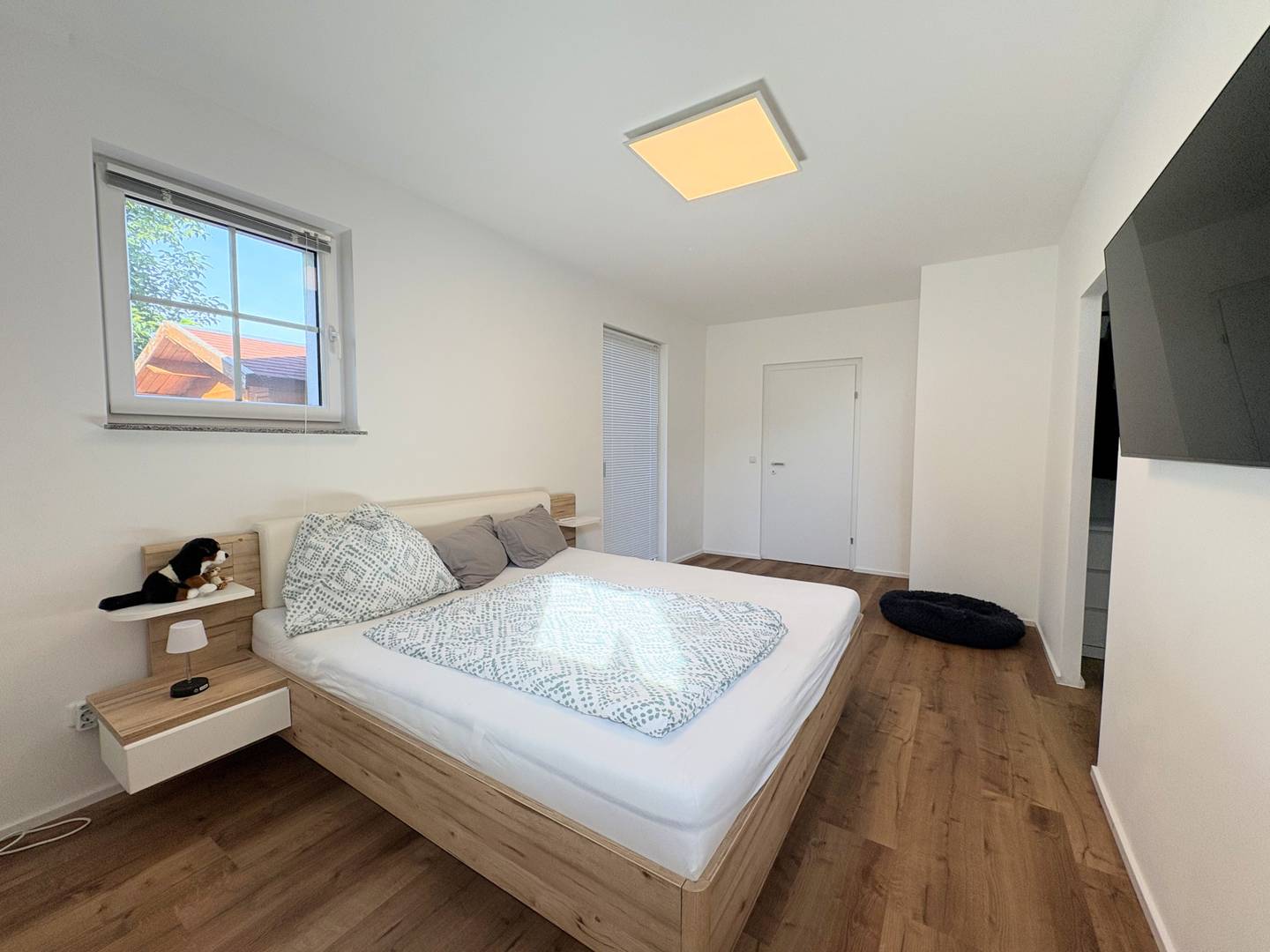 Apartment with pool garden and roof terrace