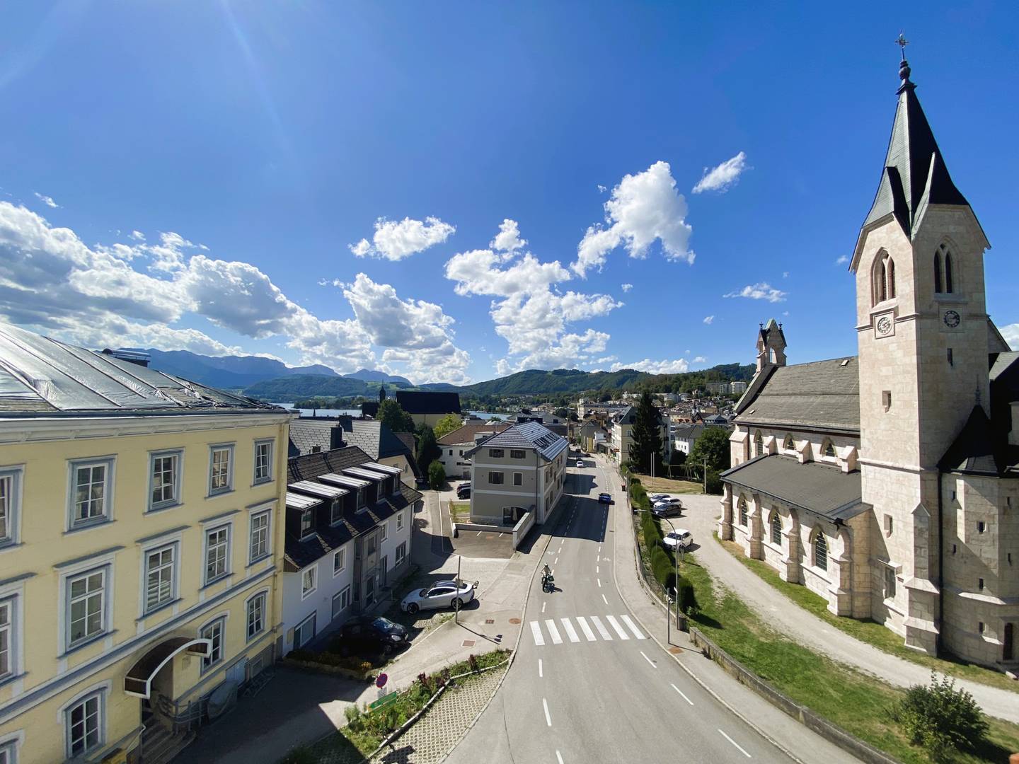 Helle Wohnung mit Loggia und Seeblick