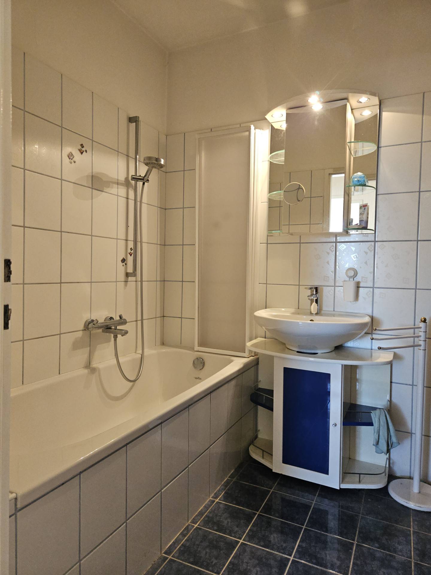 Helle südostausgerichtete Wohnung mit Lift und Loggia