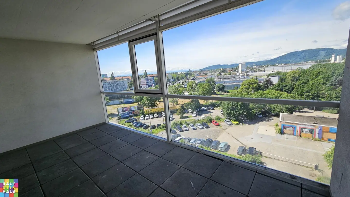 AKTION! 2 MONATE MIETFREI! GROSSE 2 ZIMMERWOHNUNG MIT LOGGIA!