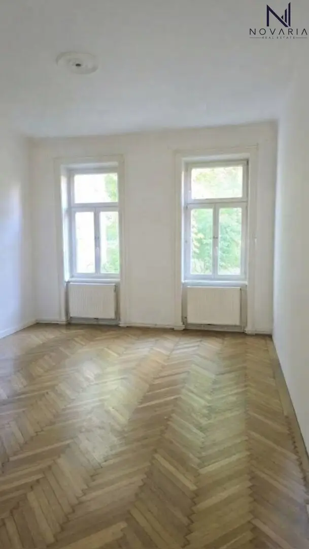 Versatile 3-room apartment with great potential and a charming view of greenery waiting to be lovingly renovated by you (over 1,000m2 communal garden)
