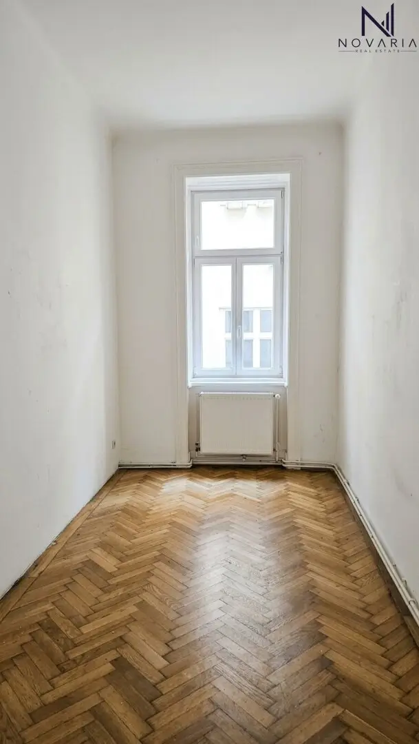Versatile 3-room apartment with great potential and a charming view of greenery waiting to be lovingly renovated by you (over 1,000m2 communal garden)