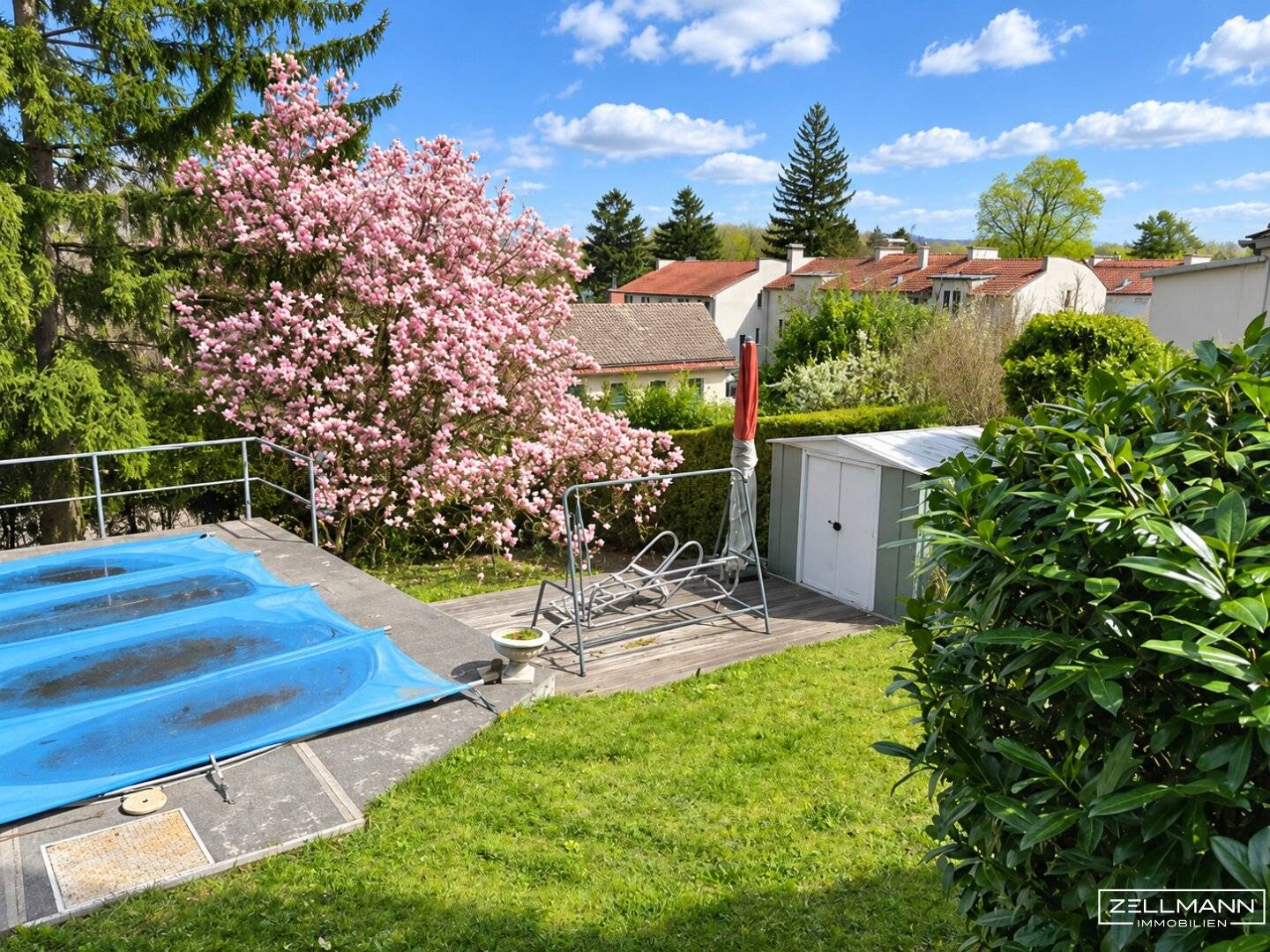 RARITÄT MIT POTENZIAL – Eingewachsenes Grundstück mit Altbestand und Pool | ZELLMANN IMMOBILIEN
