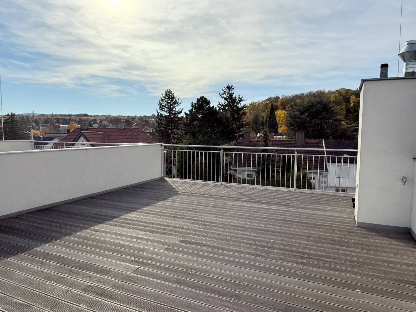 Edle 3- Zimmer-Wohnung mit großer Dachterrasse