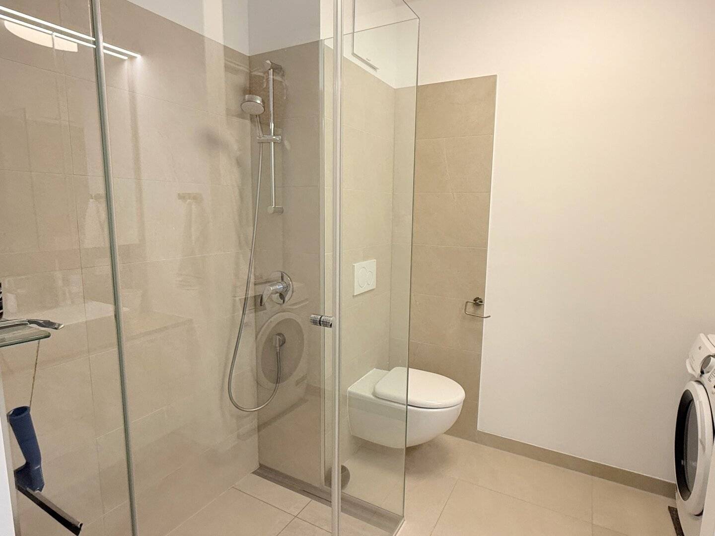 Elegant 3-room apartment with large roof terrace