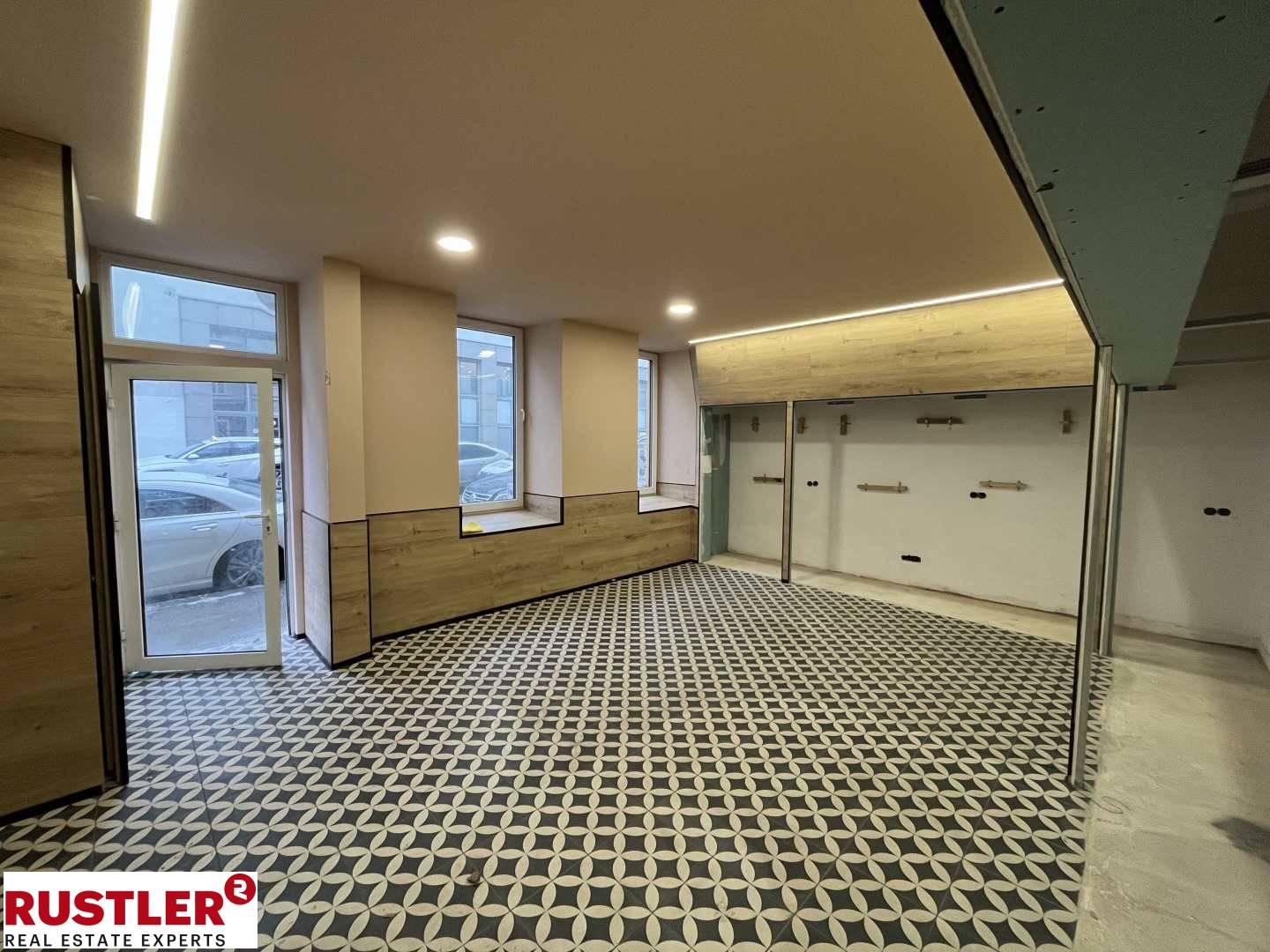 Ground floor apartment in high footfall location near Lugner City