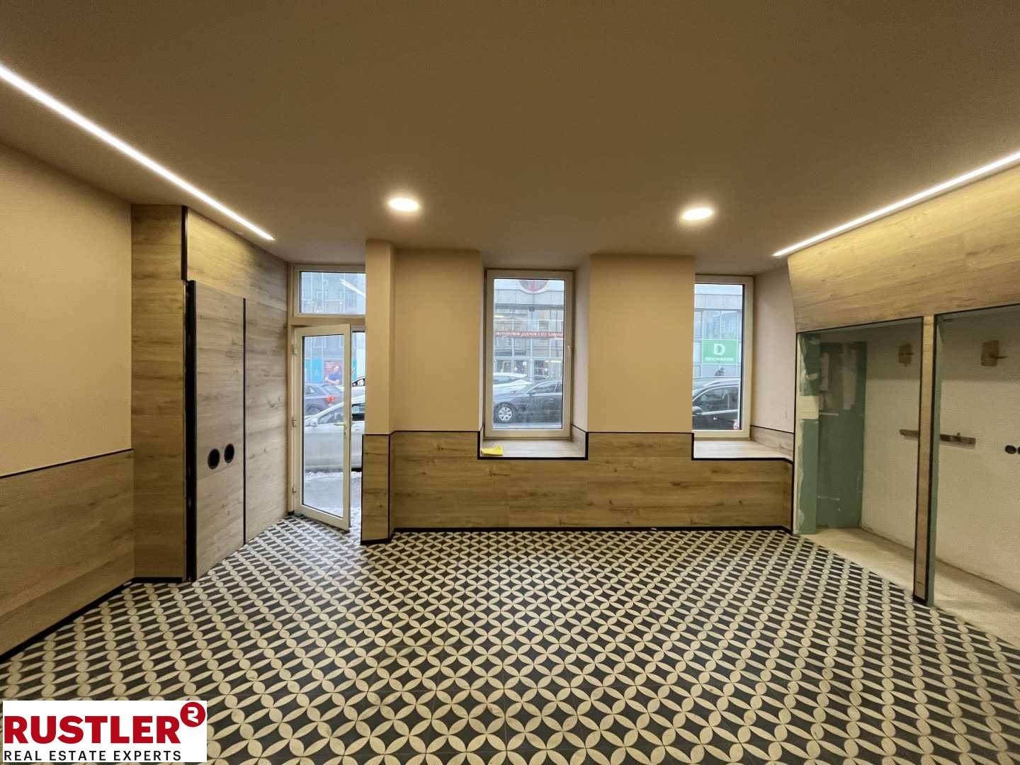 Ground floor apartment in high footfall location near Lugner City