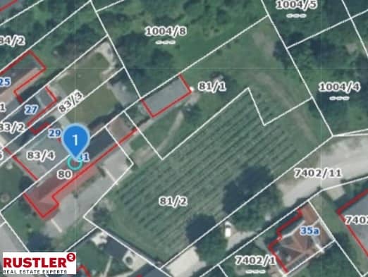 Family apartment with large garden and PV preparation