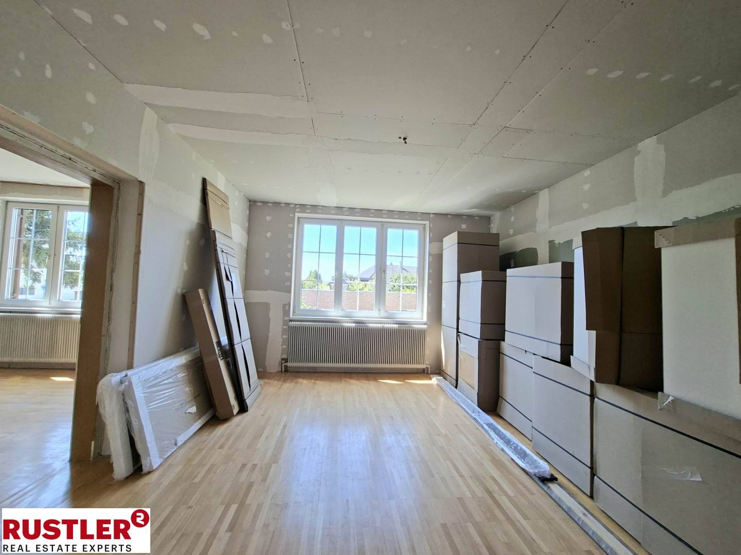 Family apartment with large garden and PV preparation