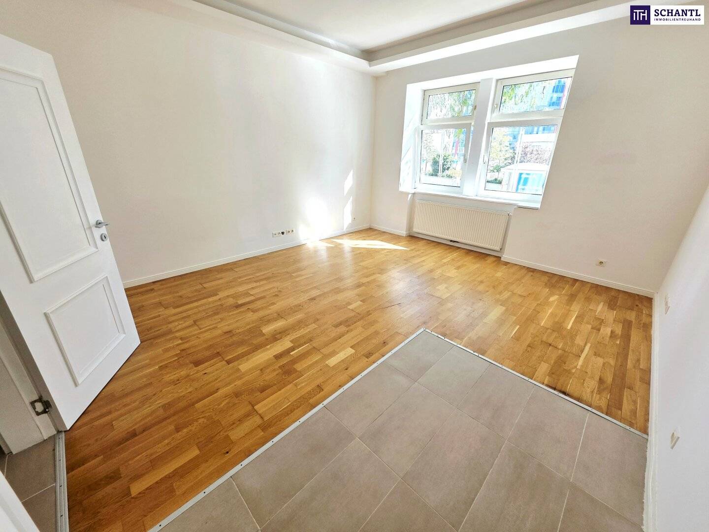 Charming old building apartment, small but OHO! Courtyard-facing terrace or garden and beautiful old building and great infrastructure and transport connections, act now