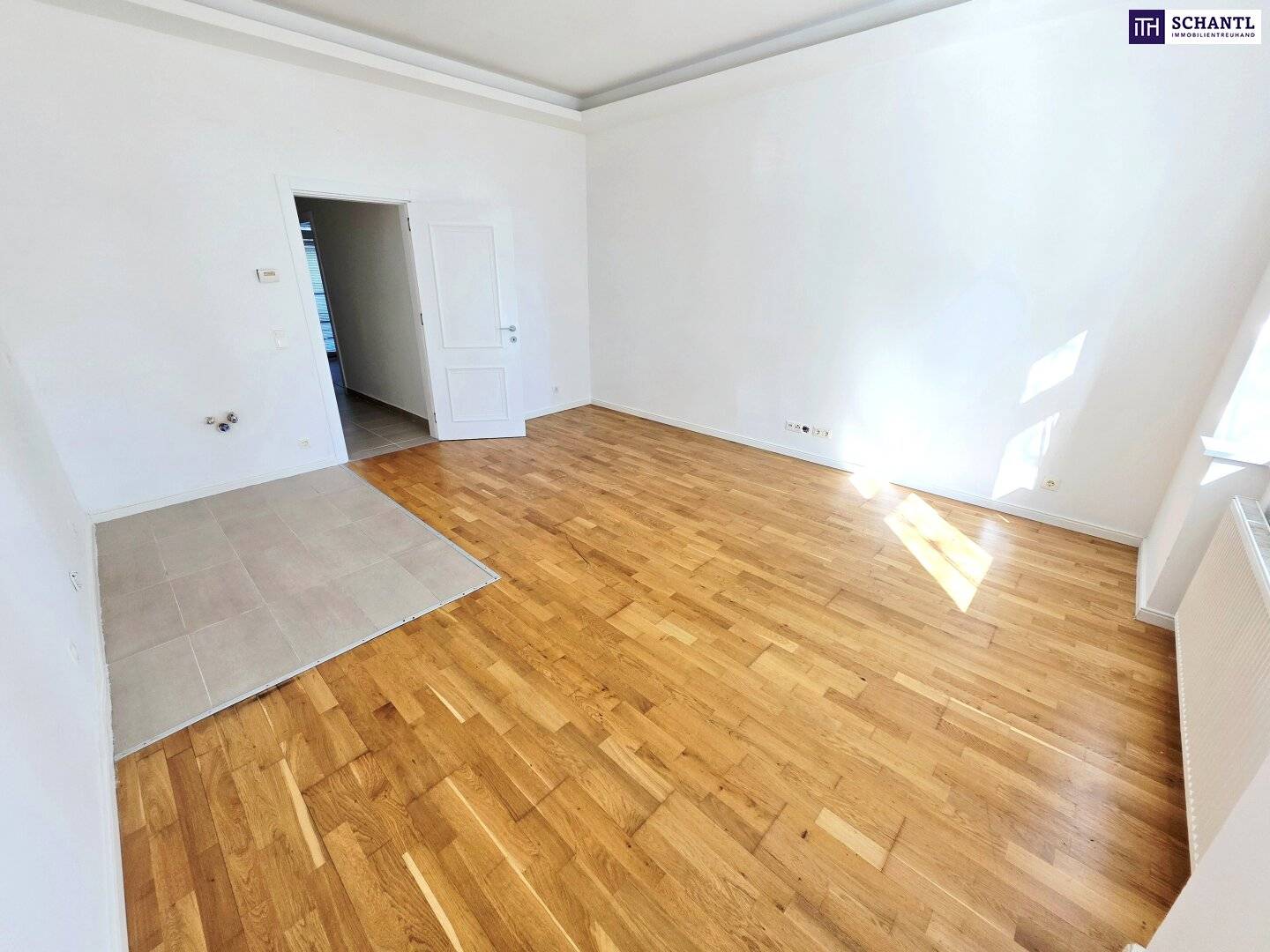 Charming old building apartment, small but OHO! Courtyard-facing terrace or garden and beautiful old building and great infrastructure and transport connections, act now