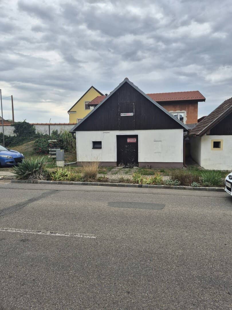 Prime location in Großkrut 31 m² large wine cellar near the Kellerberg Großkrut only 40 minutes from Vienna