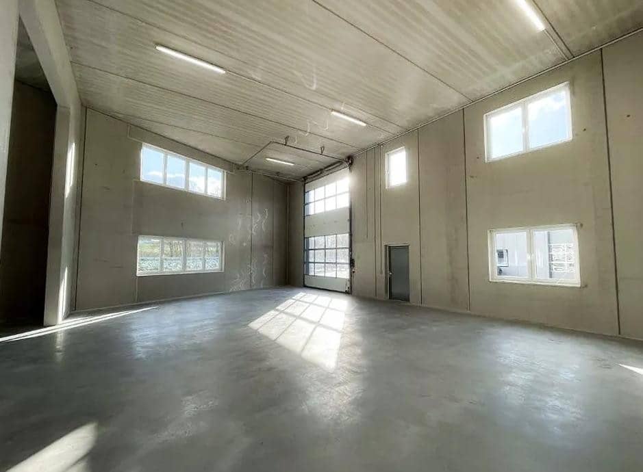 Loftwohnung in moderner Halle mit hoher Raumhöhe und guter Anbindung