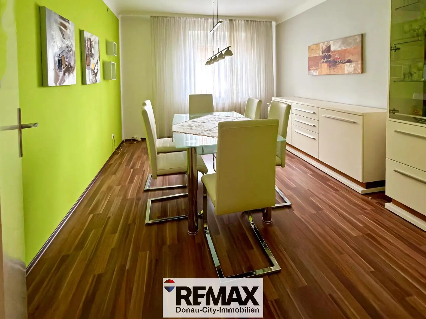 Quiet Wohnung centrally located near the station