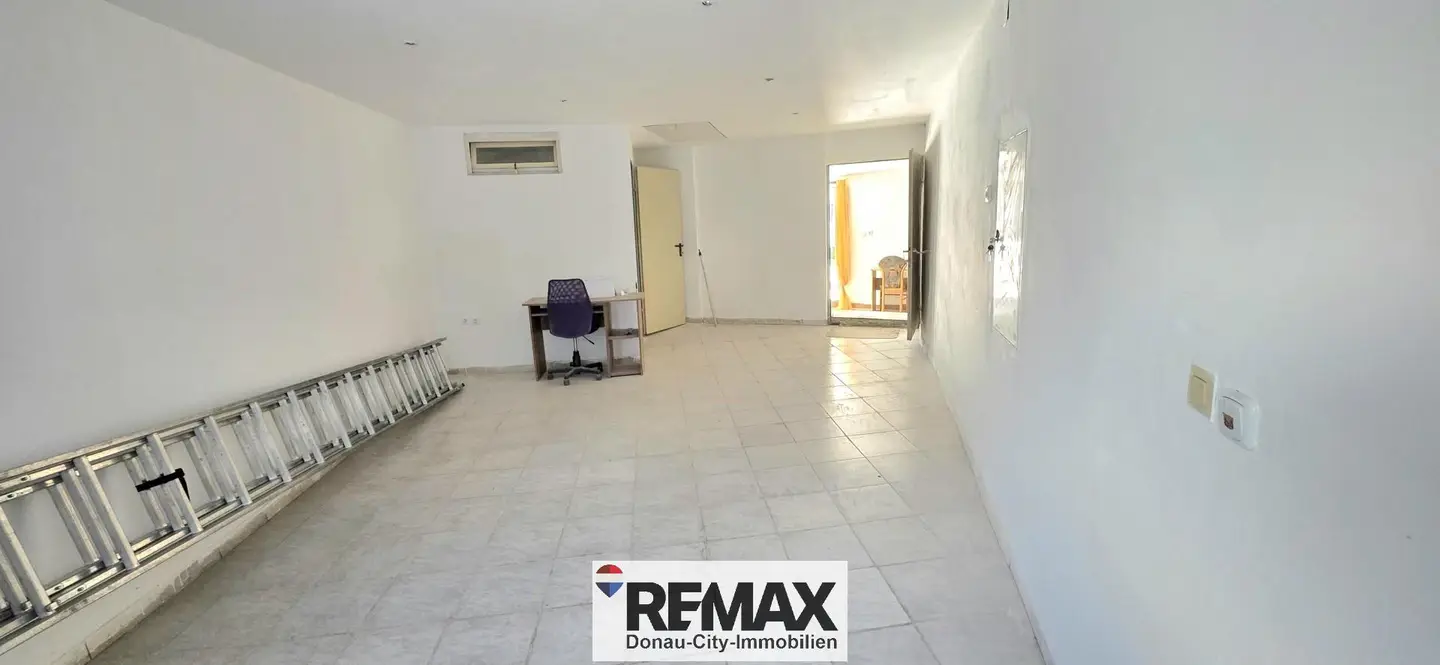 Family apartment with private garden and potential