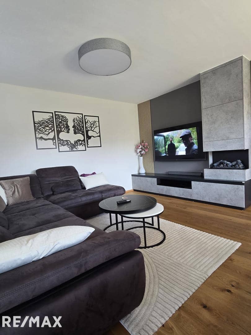 Ruhige Familienwohnung mit privatem Garten und Pool