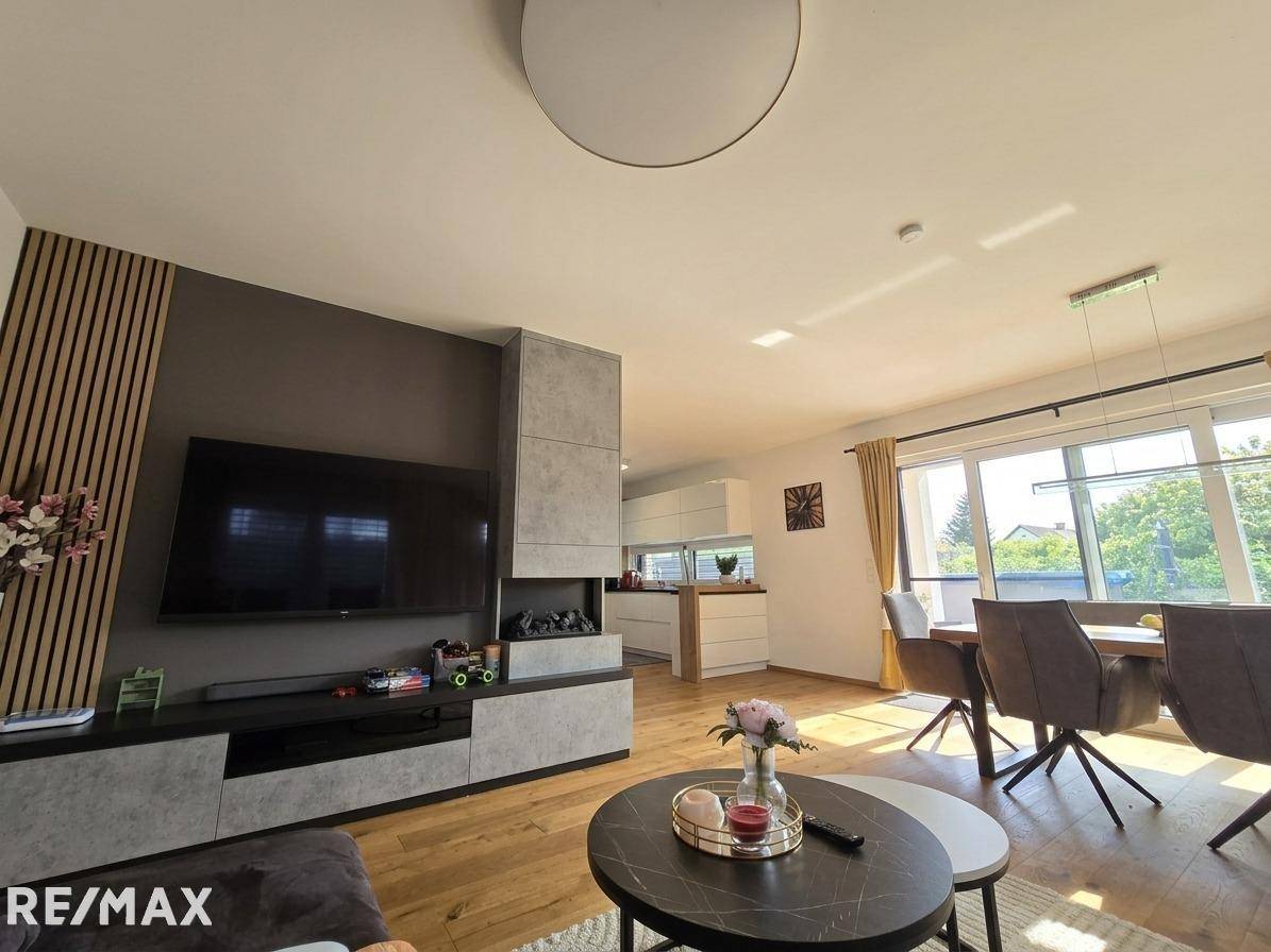 Ruhige Familienwohnung mit privatem Garten und Pool