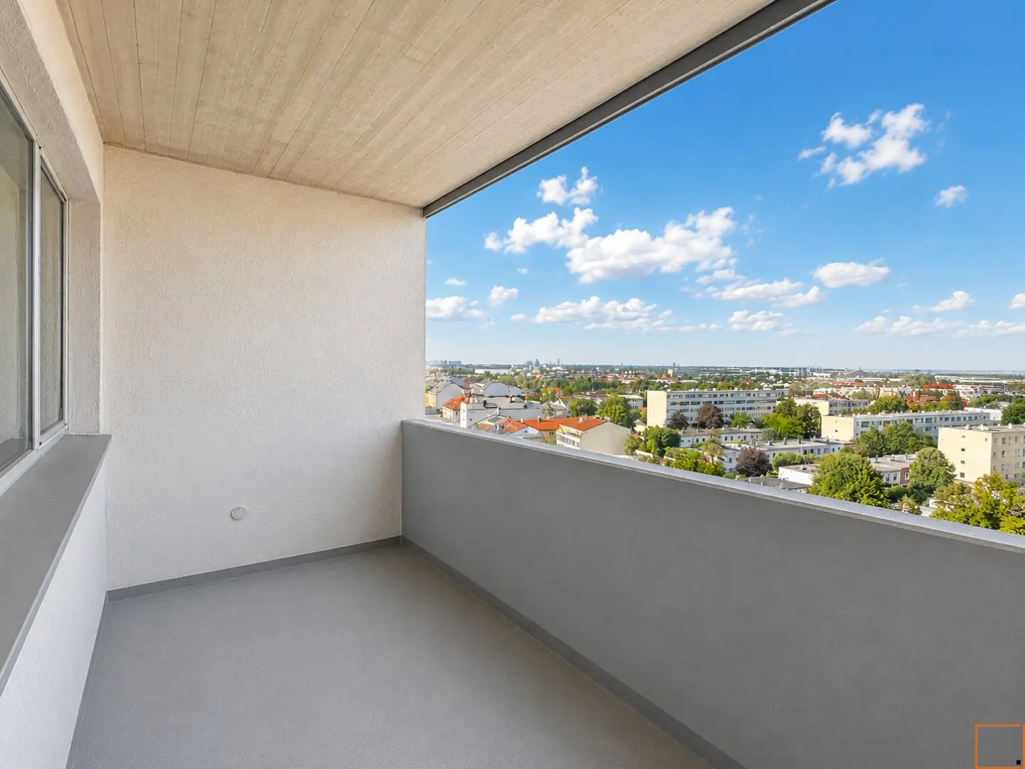Loggia apartment on the top floor with unobstructed distant view
