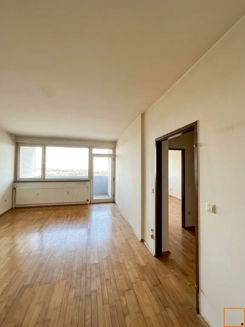 Loggia apartment on the top floor with unobstructed distant view