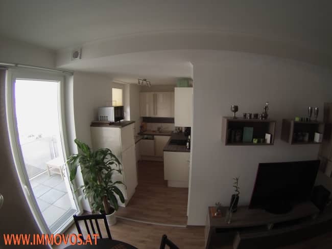 Lichtdurchflutete Wohnung mit Balkon und Stellplatz am Anningerpark