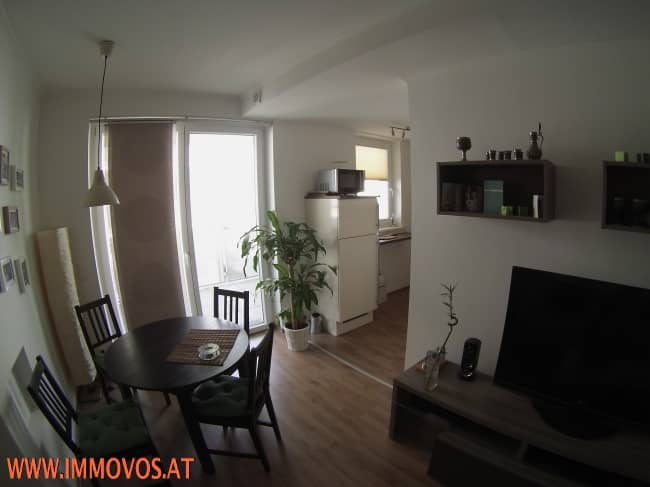 Lichtdurchflutete Wohnung mit Balkon und Stellplatz am Anningerpark