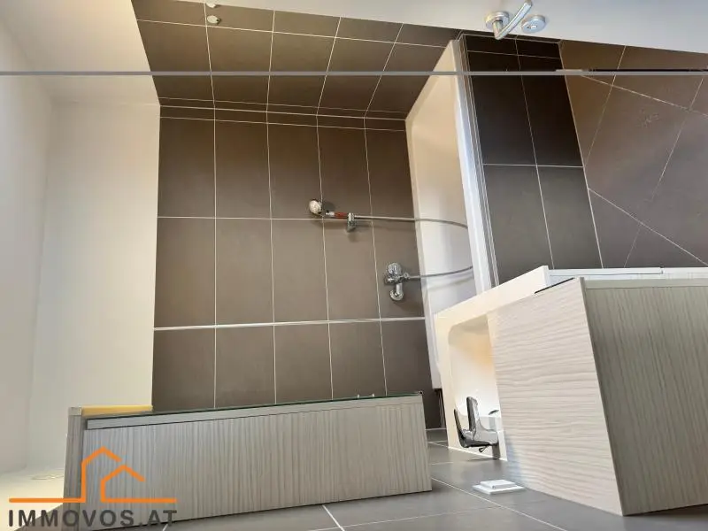 Lichtdurchflutete Wohnung mit Balkon und Stellplatz am Anningerpark
