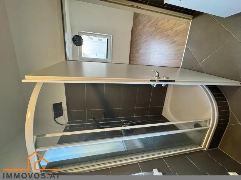 Lichtdurchflutete Wohnung mit Balkon und Stellplatz am Anningerpark