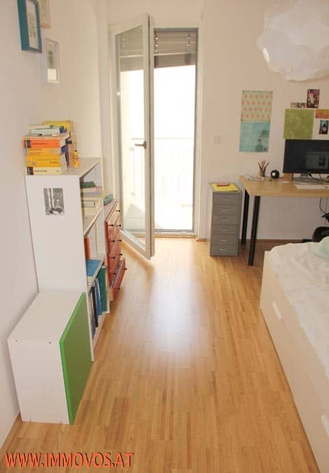 Quiet apartment with balcony and garage
