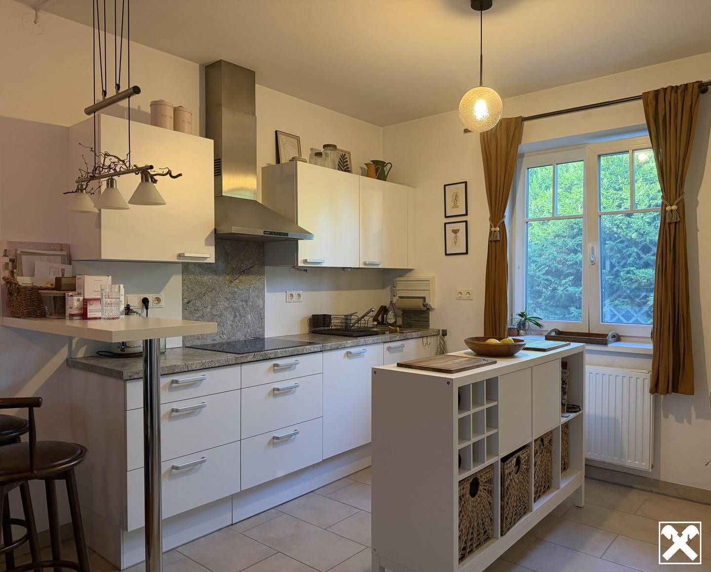 Well kept family apartment with terrace and private garden