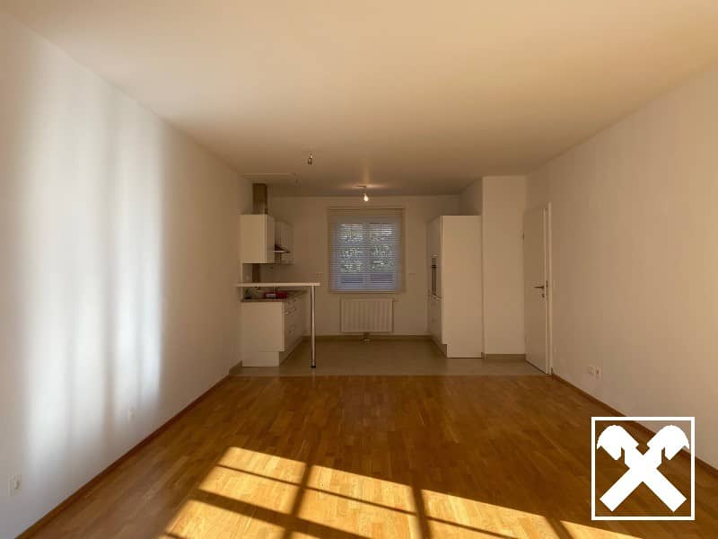 Well kept family apartment with terrace and private garden