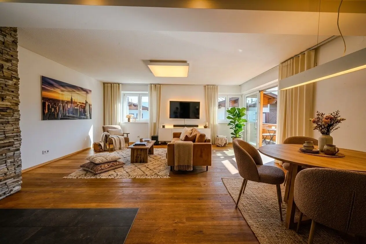 Airy large 5-room condominium with 2 balconies and 2 bathrooms