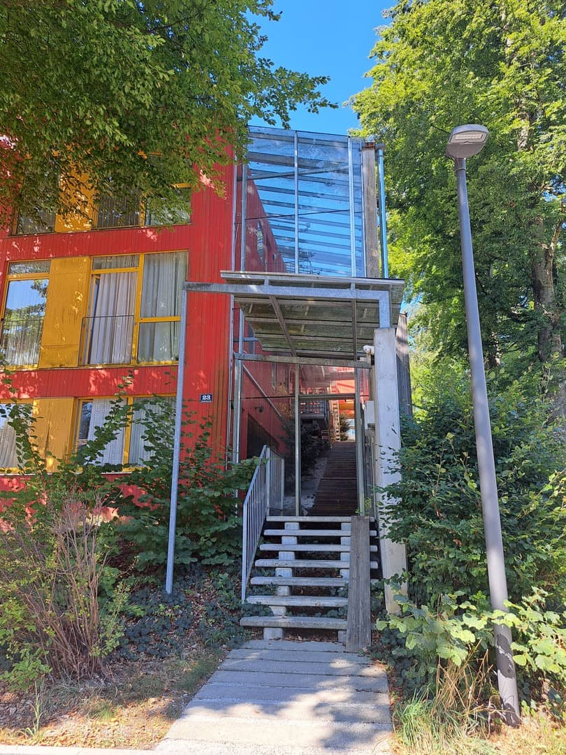Wohnung by beech wood with high ceilings and parking