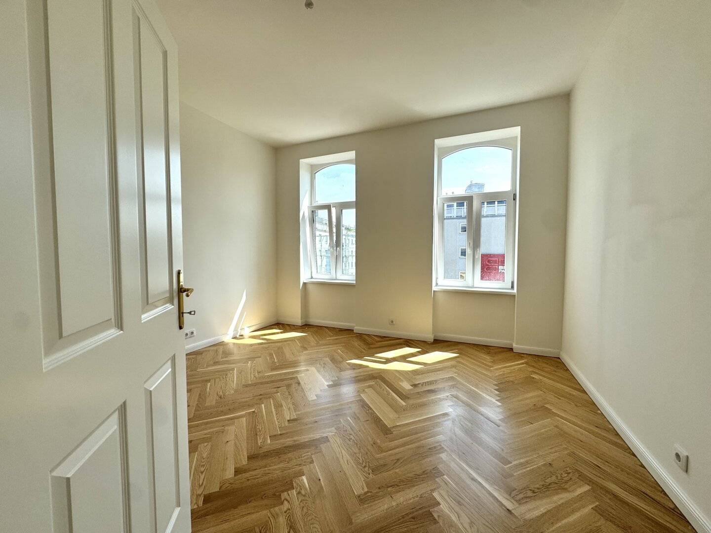 Living between the Danube Canal and the Danube Island – High-quality renovated historic apartments in the heart of Brigittenau including three attic apartments