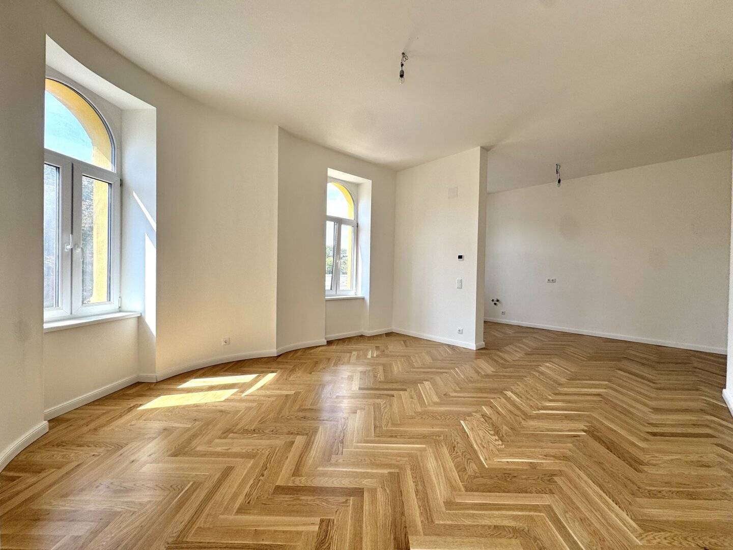 Living between the Danube Canal and the Danube Island – High-quality renovated historic apartments in the heart of Brigittenau including three attic apartments