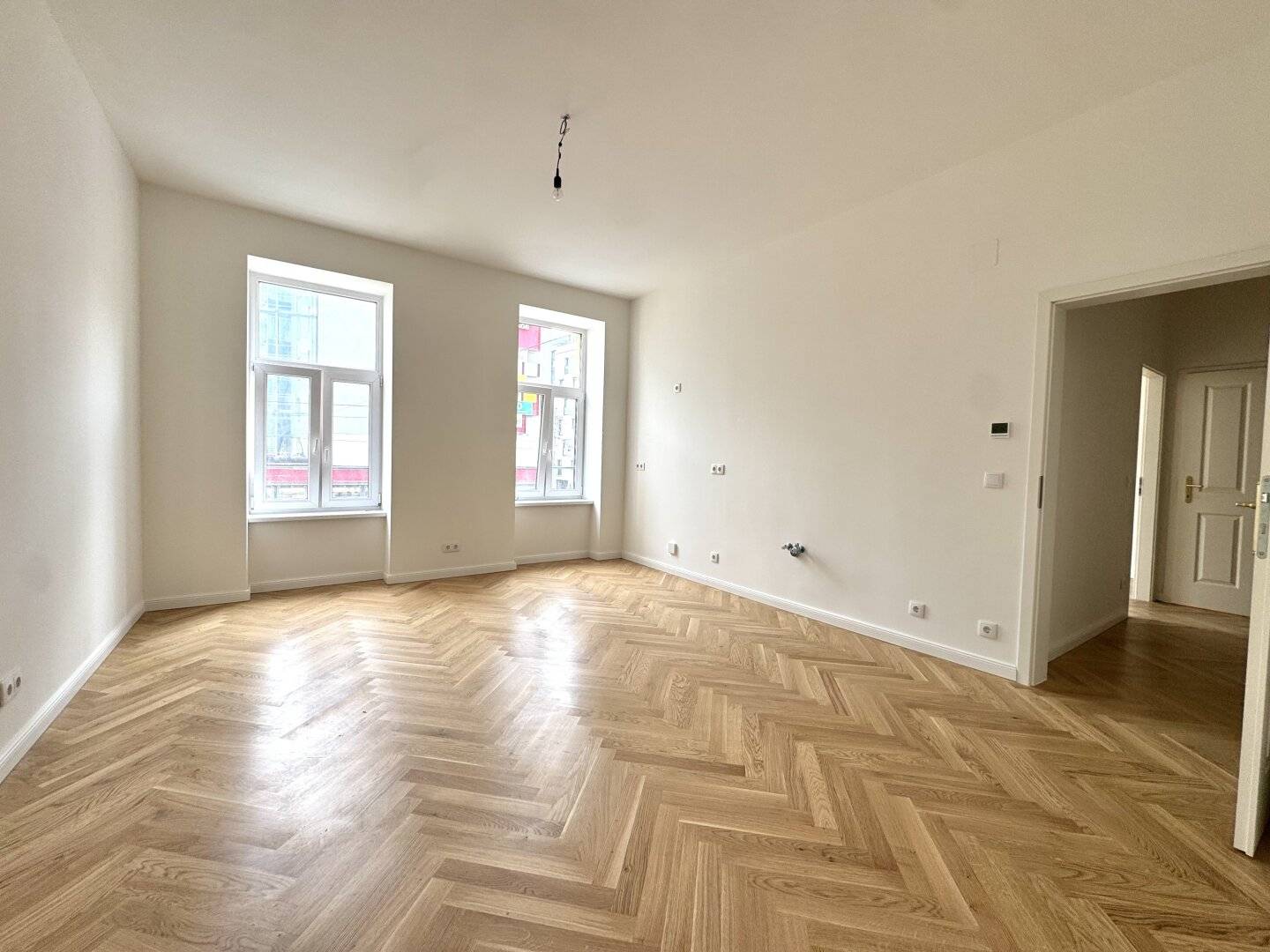 Living between the Donaukanal and the Danube Island – High-quality renovated historic apartments in the heart of Brigittenau including three attic apartments
