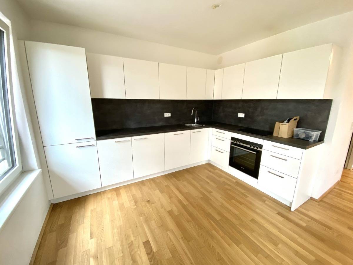 Bright apartment near U2 Aspernstraße with balcony