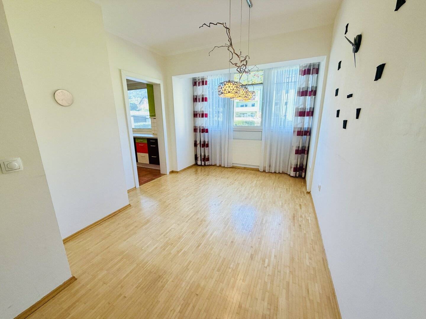 Fohnsdorf: Spacious living with a special sense of space – approx. 94 m², 4-room ground floor apartment with underground parking space